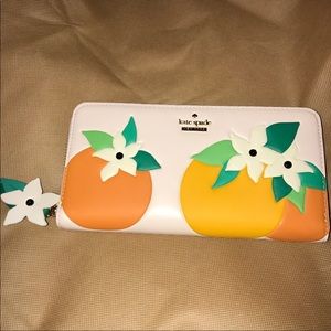 HELP ME FIND THIS WALLET PLEASE 😊